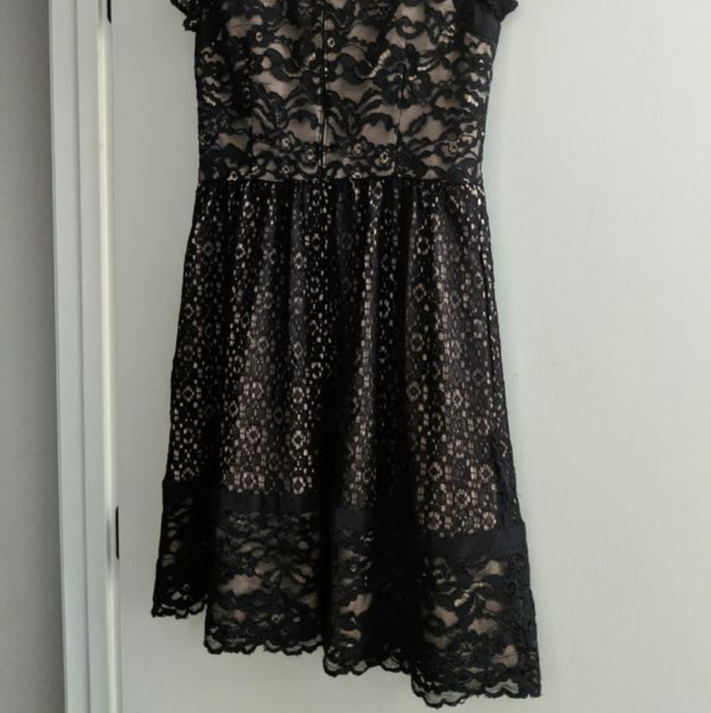 Dress - Picture 6 of 6